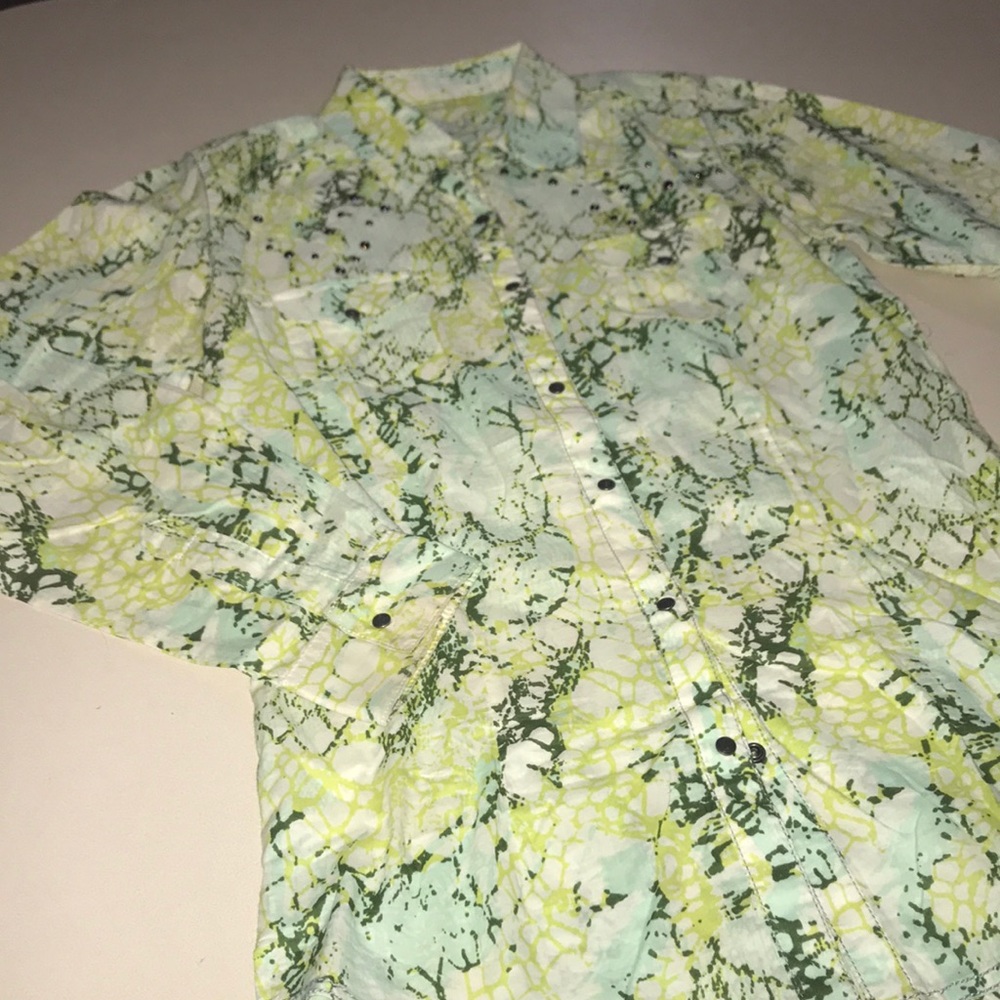 Ladies Medium Western Button Up